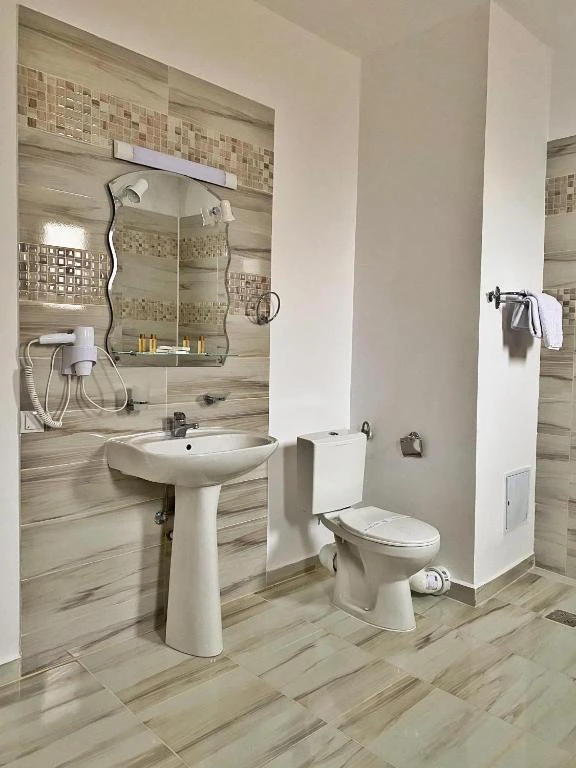 Cazare Piatra Neamt - Hotel Belvedere *** | Karácsonykő - Belvedere Hotel ***. Imaginea poate fi supusă drepturilor de autor. Se recomandă contactarea titularului drepturilor.