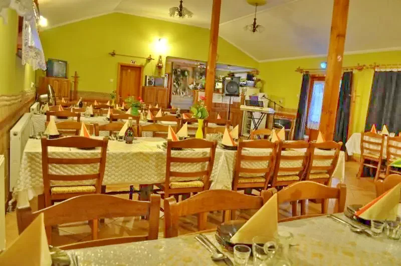 Zetea Cazare | Motel (K0498-3) Imaginea poate fi supusă drepturilor de autor. Se recomandă contactarea titularului drepturilor.