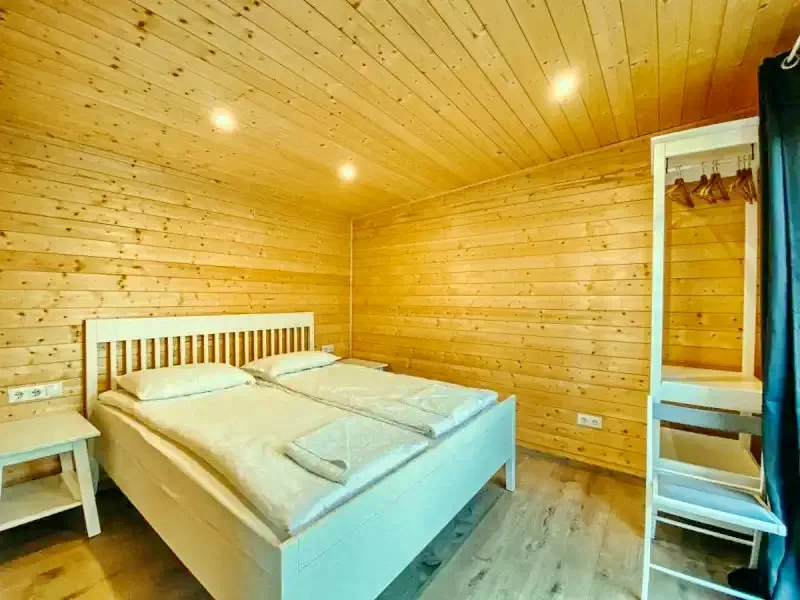 Târgu Secuiesc Cazare | Sat de vacanță (K1413-10) Imaginea poate fi supusă drepturilor de autor. Se recomandă contactarea titularului drepturilor.