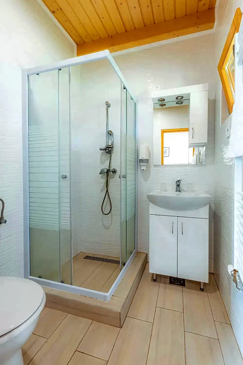  Cazare | Hotel**** (K0961-7) Imaginea poate fi supusă drepturilor de autor. Se recomandă contactarea titularului drepturilor.