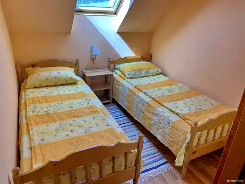 Ghelința Cazare | Motel (K0146-12) Imaginea poate fi supusă drepturilor de autor. Se recomandă contactarea titularului drepturilor.