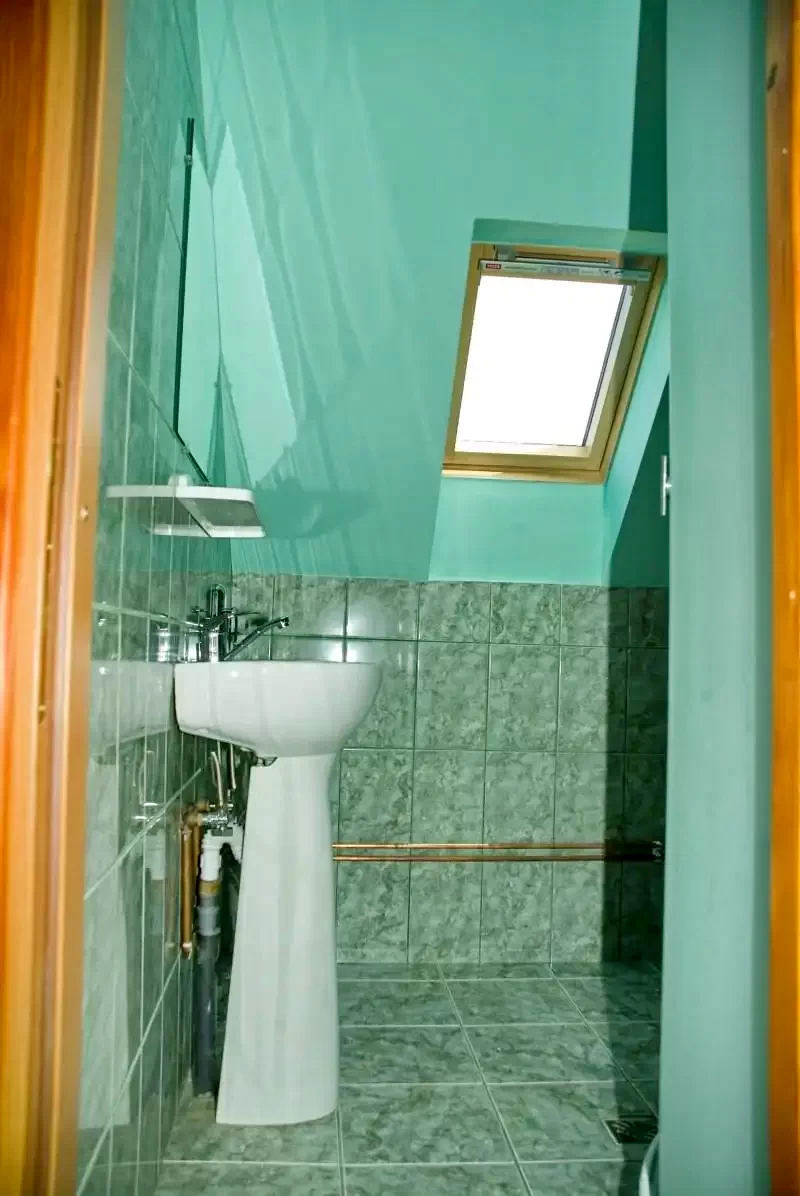 Ghelința Cazare | Motel (K0146-13) Imaginea poate fi supusă drepturilor de autor. Se recomandă contactarea titularului drepturilor.