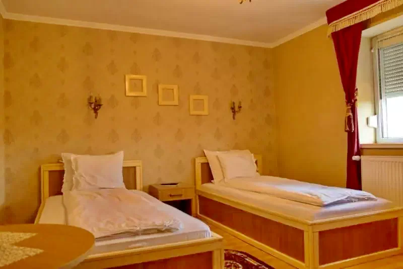 Székelykeresztúr Szállás | Panzió (K1251-18) A kép szerzői jogvédelem alatt állhat. Javasolt a kapcsolatfelvétel a jog tulajdonossal. Székelykeresztúr Szállás | Panzió (K1251-18) A kép szerzői jogvédelem alatt állhat. Javasolt a kapcsolatfelvétel a jog tulajdonossal.