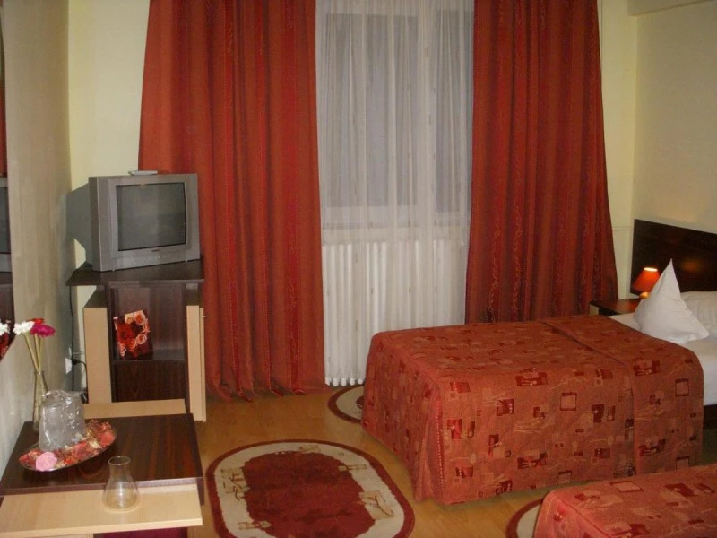 Brașov Cazare | Hotel** (K1531-13) Imaginea poate fi supusă drepturilor de autor. Se recomandă contactarea titularului drepturilor. Brașov Cazare | Hotel** (K1531-13) Imaginea poate fi supusă drepturilor de autor. Se recomandă contactarea titularului drepturilor.