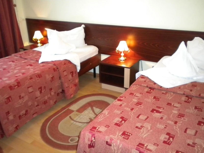 Brașov Cazare | Hotel** (K1531-20) Imaginea poate fi supusă drepturilor de autor. Se recomandă contactarea titularului drepturilor. Brașov Cazare | Hotel** (K1531-20) Imaginea poate fi supusă drepturilor de autor. Se recomandă contactarea titularului drepturilor.