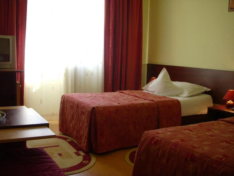 Brașov Cazare | Hotel** (K1531-21) Imaginea poate fi supusă drepturilor de autor. Se recomandă contactarea titularului drepturilor. Brașov Cazare | Hotel** (K1531-21) Imaginea poate fi supusă drepturilor de autor. Se recomandă contactarea titularului drepturilor.