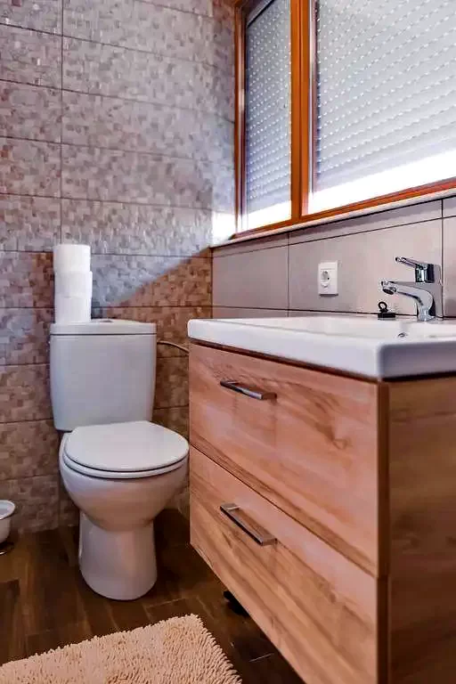 Izvoare Cazare | Cabană (K1252-28) Imaginea poate fi supusă drepturilor de autor. Se recomandă contactarea titularului drepturilor.