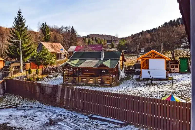 Izvoare Cazare | Cabană (K1252-37) Imaginea poate fi supusă drepturilor de autor. Se recomandă contactarea titularului drepturilor.