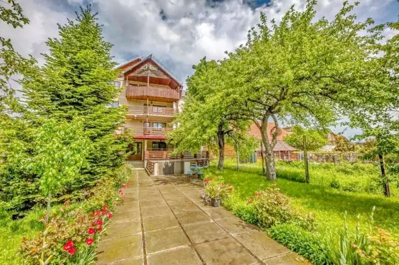 Zărnești Cazare | Motel (K1119-40) Imaginea poate fi supusă drepturilor de autor. Se recomandă contactarea titularului drepturilor.