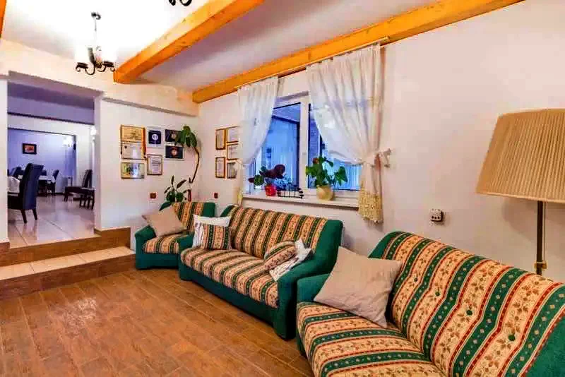 Bran Cazare | Motel (K0233-4) Imaginea poate fi supusă drepturilor de autor. Se recomandă contactarea titularului drepturilor.