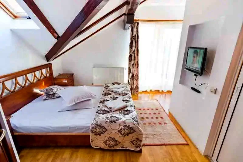 Bran Cazare | Motel (K0233-12) Imaginea poate fi supusă drepturilor de autor. Se recomandă contactarea titularului drepturilor.