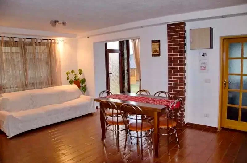  Szállás | Motel (K0885-18) A kép szerzői jogvédelem alatt állhat. Javasolt a kapcsolatfelvétel a jog tulajdonossal.