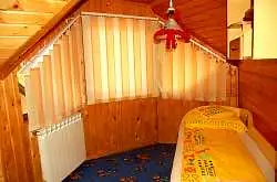 Sâmbăta Cazare | Camping / Popas turistic (K0963-16) Imaginea poate fi supusă drepturilor de autor. Se recomandă contactarea titularului drepturilor.