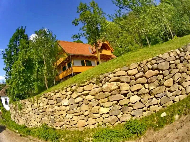 Siklód Szállás | Kulcsosház (K0637-19) A kép szerzői jogvédelem alatt állhat. Javasolt a kapcsolatfelvétel a jog tulajdonossal. Siklód Szállás | Kulcsosház (K0637-19) A kép szerzői jogvédelem alatt állhat. Javasolt a kapcsolatfelvétel a jog tulajdonossal.