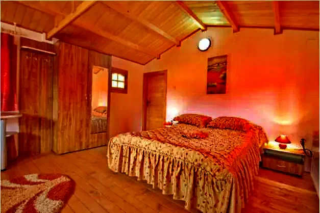 Cazare Băile Herculane - Căsuțele Casa Ecologică*** | Herkulesfürdő - Casa Ecologică Házak*** . Imaginea poate fi supusă drepturilor de autor. Se recomandă contactarea titularului drepturilor.