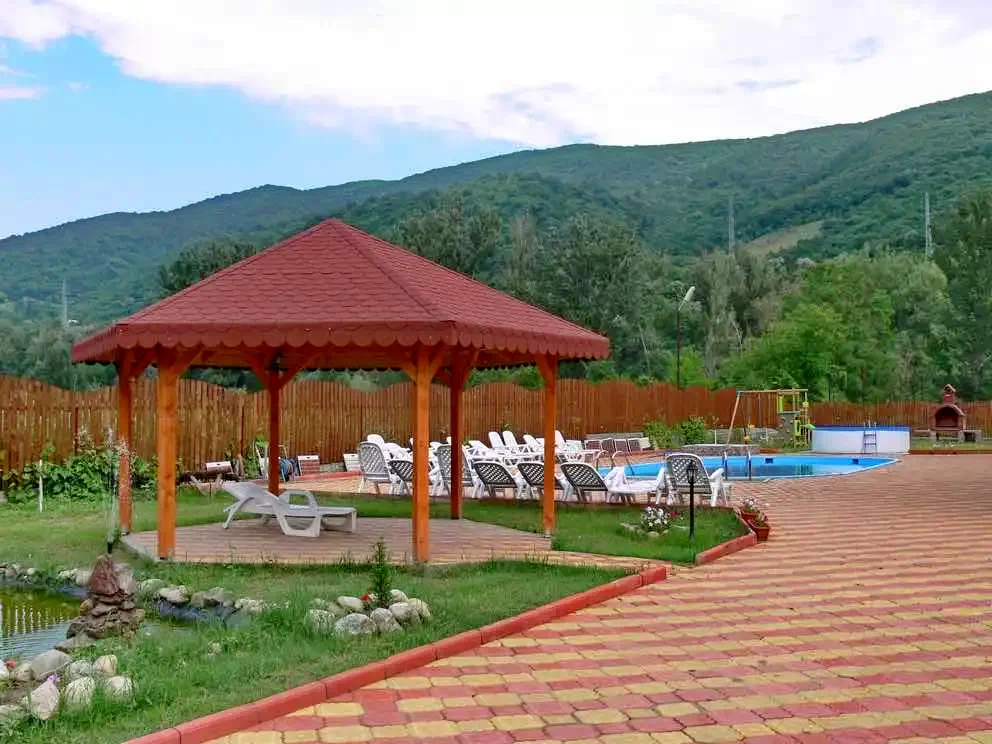 Băile Herculane Cazare | Motel (K0892-20) Imaginea poate fi supusă drepturilor de autor. Se recomandă contactarea titularului drepturilor.