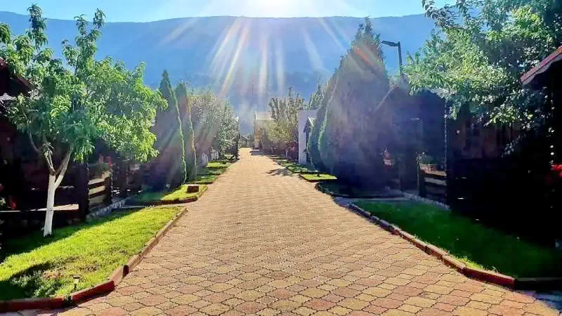 Băile Herculane Cazare | Motel (K0892-30) Imaginea poate fi supusă drepturilor de autor. Se recomandă contactarea titularului drepturilor.