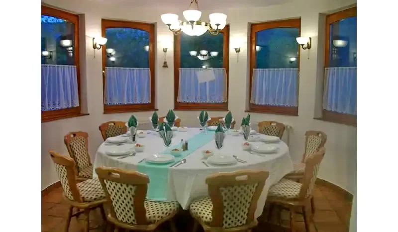 Băile Tușnad Cazare | Camping / Popas turistic (K0698-10) Imaginea poate fi supusă drepturilor de autor. Se recomandă contactarea titularului drepturilor.