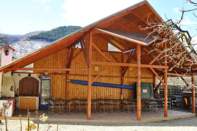 Guraró Szállás | Motel (K0657-17) A kép szerzői jogvédelem alatt állhat. Javasolt a kapcsolatfelvétel a jog tulajdonossal.