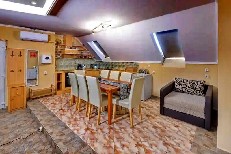 Jula Cazare | Motel (K0087-3) Imaginea poate fi supusă drepturilor de autor. Se recomandă contactarea titularului drepturilor.