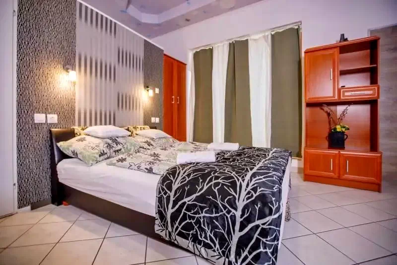 Jula Cazare | Motel (K0087-13) Imaginea poate fi supusă drepturilor de autor. Se recomandă contactarea titularului drepturilor.