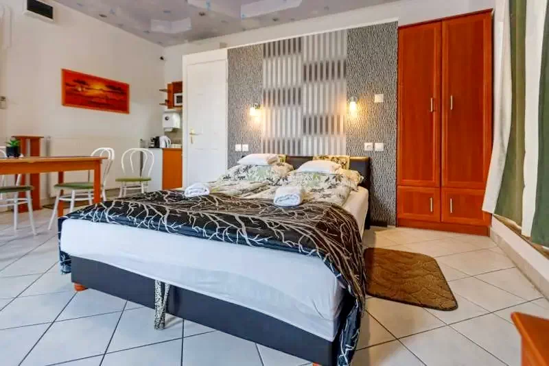 Gyula Szállás | Panzió (K0087-16) A kép szerzői jogvédelem alatt állhat. Javasolt a kapcsolatfelvétel a jog tulajdonossal. Gyula Szállás | Panzió (K0087-16) A kép szerzői jogvédelem alatt állhat. Javasolt a kapcsolatfelvétel a jog tulajdonossal.