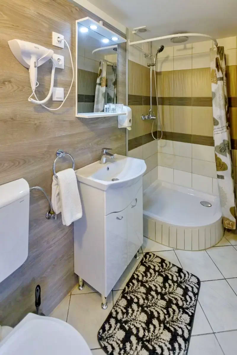 Jula Cazare | Motel (K0087-18) Imaginea poate fi supusă drepturilor de autor. Se recomandă contactarea titularului drepturilor.