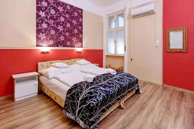 Jula Cazare | Motel (K0087-24) Imaginea poate fi supusă drepturilor de autor. Se recomandă contactarea titularului drepturilor.