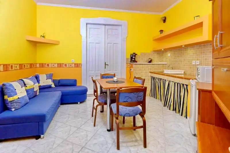 Gyula Szállás | Panzió (K0087-27) A kép szerzői jogvédelem alatt állhat. Javasolt a kapcsolatfelvétel a jog tulajdonossal. Gyula Szállás | Panzió (K0087-27) A kép szerzői jogvédelem alatt állhat. Javasolt a kapcsolatfelvétel a jog tulajdonossal.