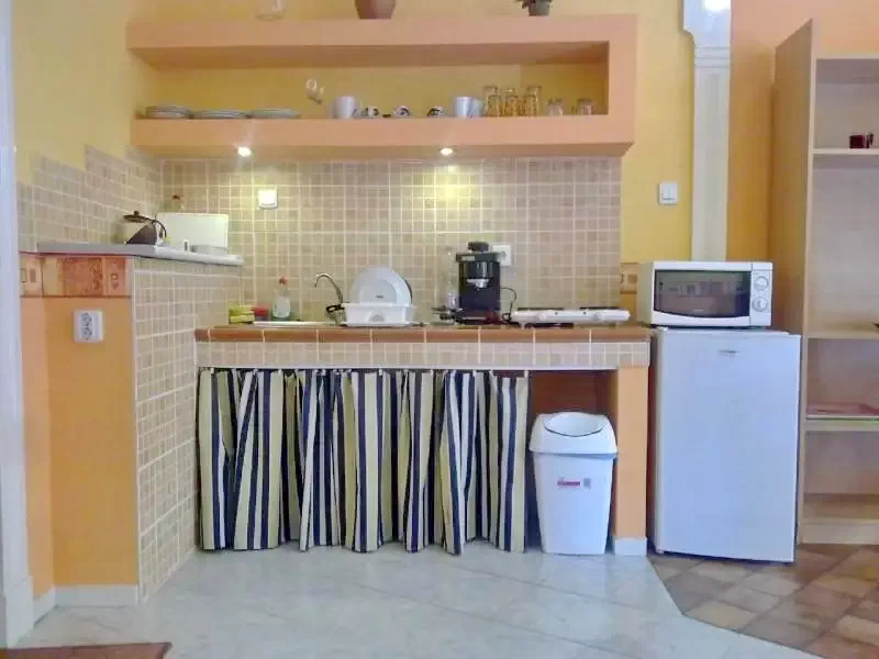 Jula Cazare | Motel (K0087-33) Imaginea poate fi supusă drepturilor de autor. Se recomandă contactarea titularului drepturilor.