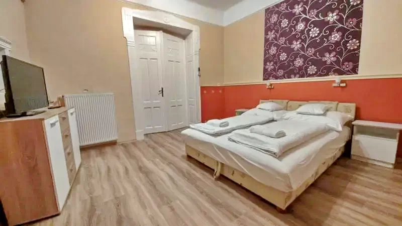 Gyula Szállás | Panzió (K0087-38) A kép szerzői jogvédelem alatt állhat. Javasolt a kapcsolatfelvétel a jog tulajdonossal. Gyula Szállás | Panzió (K0087-38) A kép szerzői jogvédelem alatt állhat. Javasolt a kapcsolatfelvétel a jog tulajdonossal.