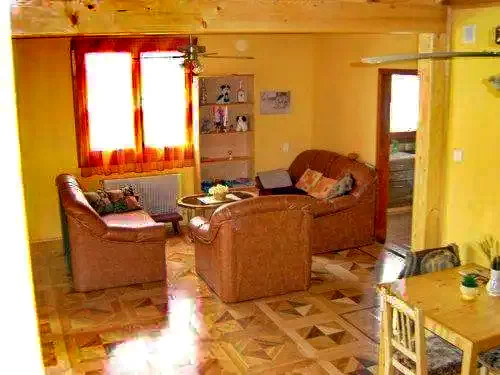 Crăciunel Cazare | Casă de oaspeți (K0195-4) Imaginea poate fi supusă drepturilor de autor. Se recomandă contactarea titularului drepturilor.