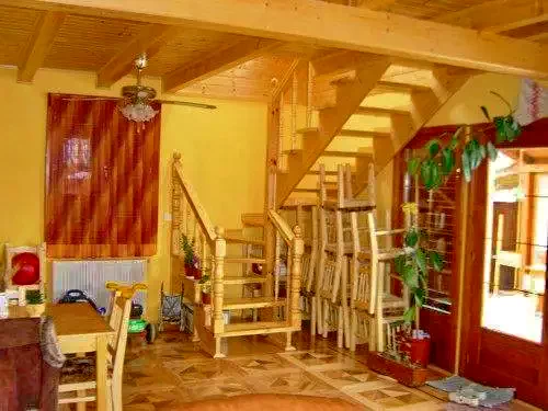 Crăciunel Cazare | Casă de oaspeți (K0195-5) Imaginea poate fi supusă drepturilor de autor. Se recomandă contactarea titularului drepturilor.