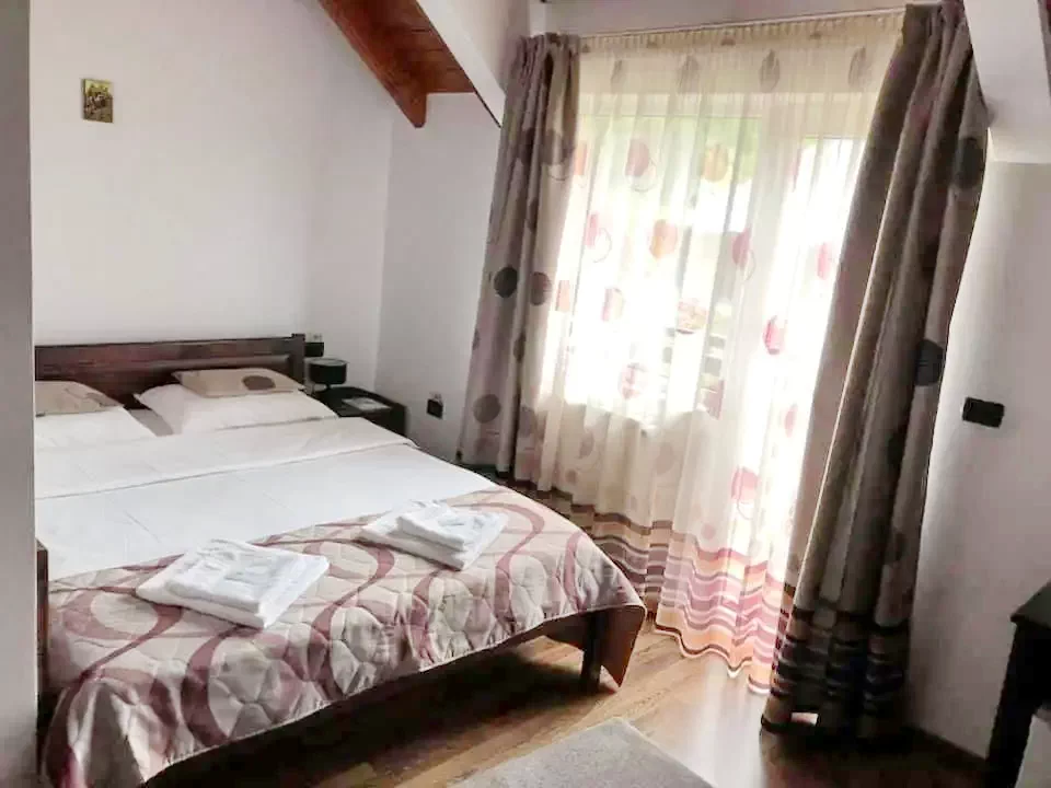 Borșa Cazare | Motel (K1246-18) Imaginea poate fi supusă drepturilor de autor. Se recomandă contactarea titularului drepturilor.