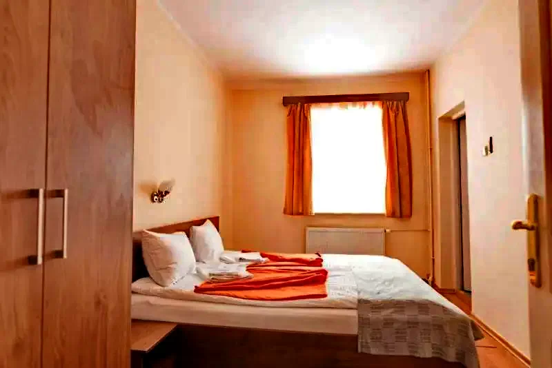 Borsec Cazare | Motel (K0628-21) Imaginea poate fi supusă drepturilor de autor. Se recomandă contactarea titularului drepturilor.