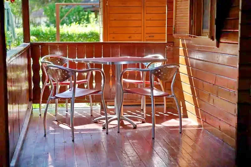  Cazare | Casă de apartamente (K0945-8) Imaginea poate fi supusă drepturilor de autor. Se recomandă contactarea titularului drepturilor.