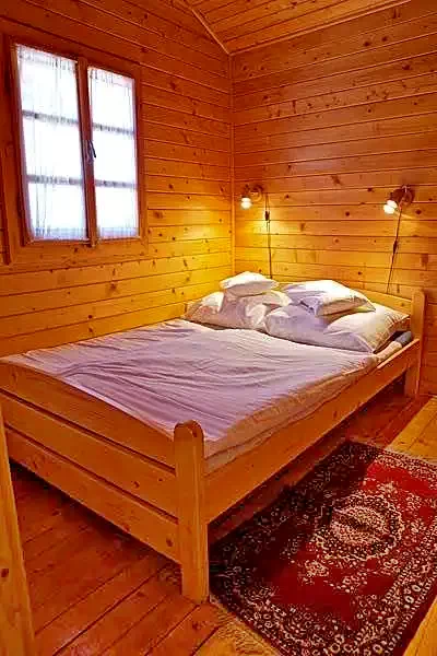  Cazare | Casă de apartamente (K0945-10) Imaginea poate fi supusă drepturilor de autor. Se recomandă contactarea titularului drepturilor.