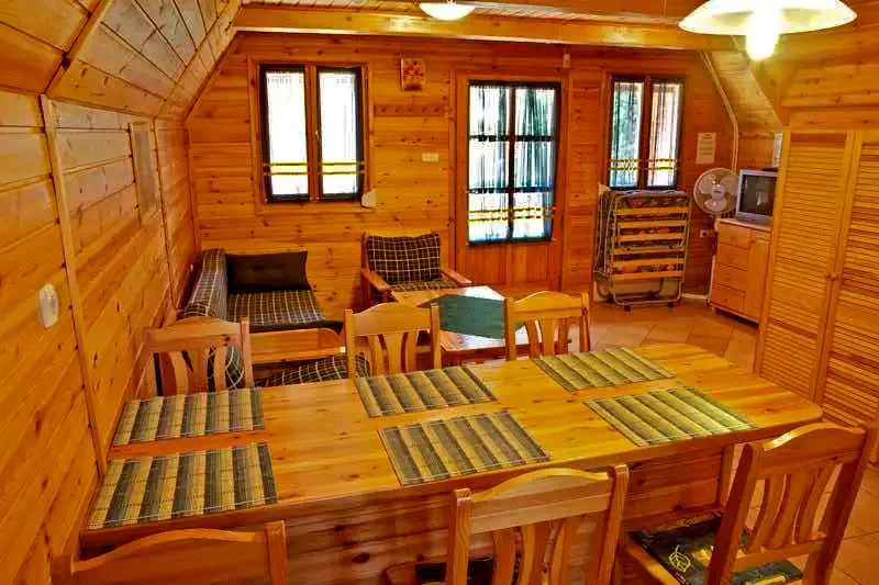  Cazare | Bungalow (K0945-12) Imaginea poate fi supusă drepturilor de autor. Se recomandă contactarea titularului drepturilor.