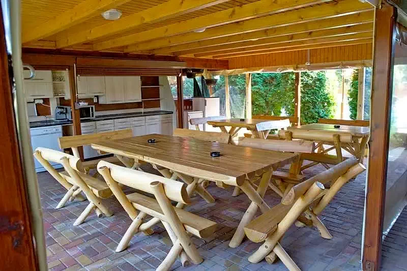  Cazare | Casă de apartamente (K0945-13) Imaginea poate fi supusă drepturilor de autor. Se recomandă contactarea titularului drepturilor.