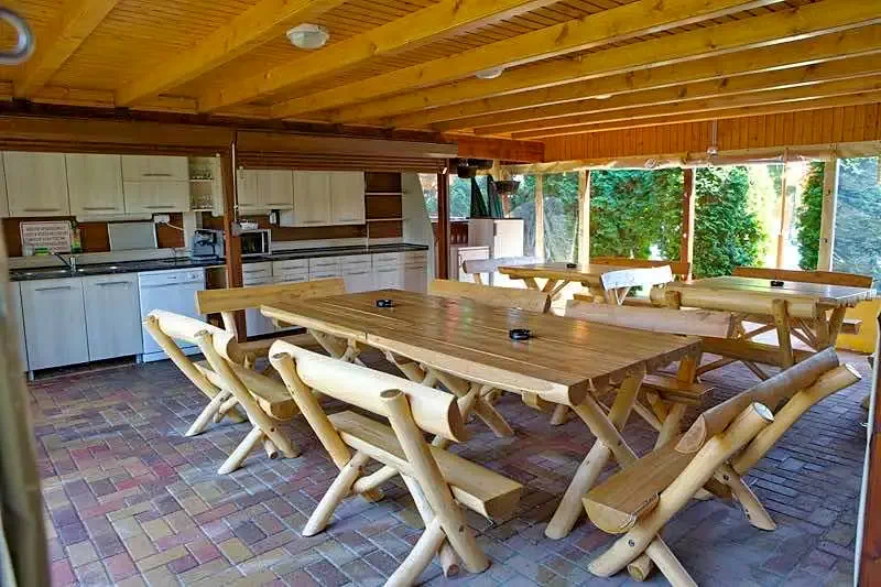  Cazare | Casă de apartamente (K0945-15) Imaginea poate fi supusă drepturilor de autor. Se recomandă contactarea titularului drepturilor.