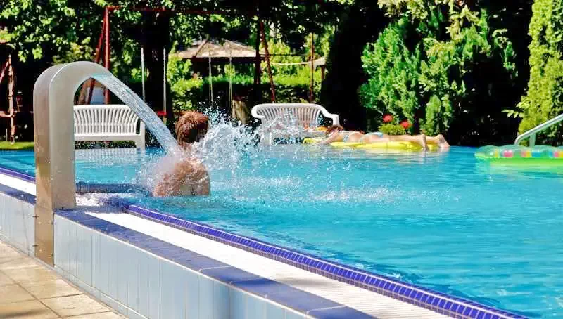  Cazare | Casă de apartamente (K0945-25) Imaginea poate fi supusă drepturilor de autor. Se recomandă contactarea titularului drepturilor.