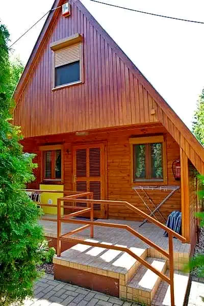  Cazare | Casă de apartamente (K0945-30) Imaginea poate fi supusă drepturilor de autor. Se recomandă contactarea titularului drepturilor.