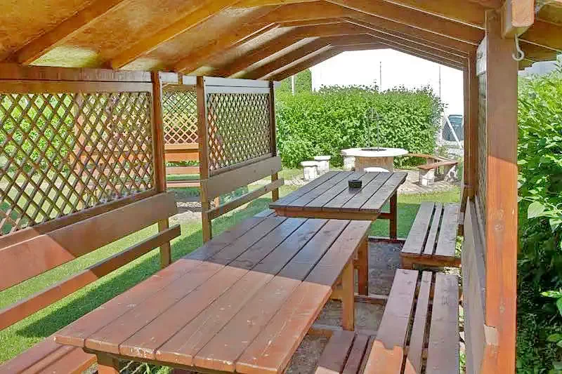  Cazare | Bungalow (K0945-31) Imaginea poate fi supusă drepturilor de autor. Se recomandă contactarea titularului drepturilor.