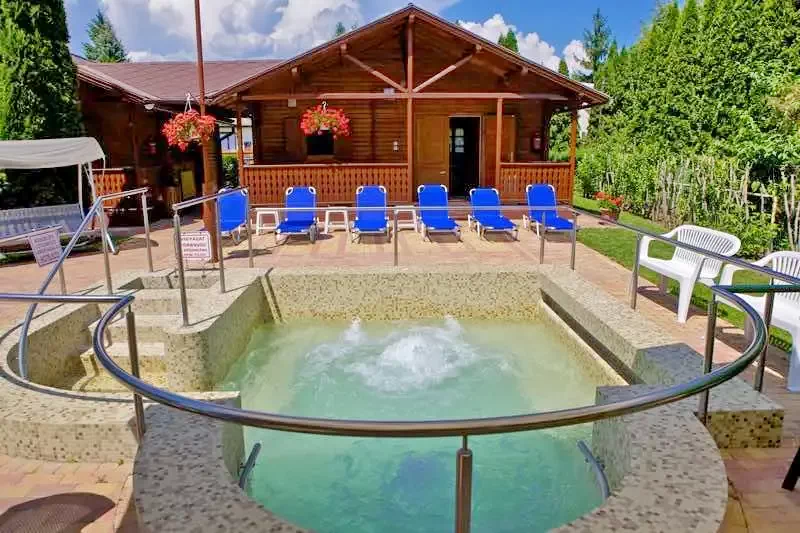  Cazare | Bungalow (K0945-33) Imaginea poate fi supusă drepturilor de autor. Se recomandă contactarea titularului drepturilor.