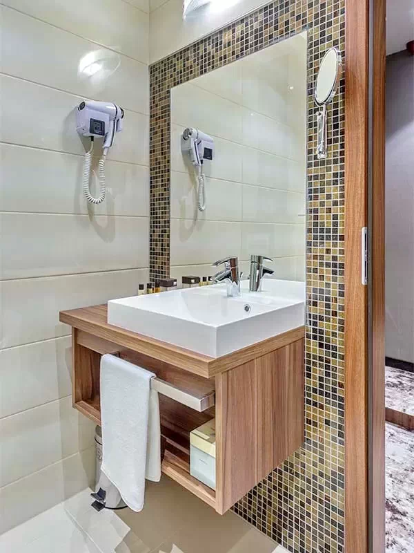  Cazare | Casă de oaspeți (K1013-17) Imaginea poate fi supusă drepturilor de autor. Se recomandă contactarea titularului drepturilor.