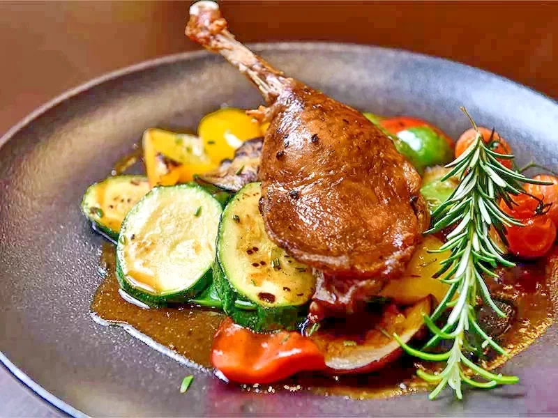  Cazare | Casă de oaspeți (K1013-23) Imaginea poate fi supusă drepturilor de autor. Se recomandă contactarea titularului drepturilor.