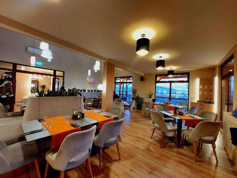 Nyárádszereda Szállás | Motel (K0409-2) A kép szerzői jogvédelem alatt állhat. Javasolt a kapcsolatfelvétel a jog tulajdonossal.