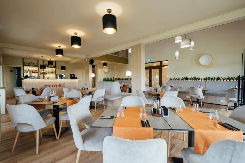 Nyárádszereda Szállás | Motel (K0409-6) A kép szerzői jogvédelem alatt állhat. Javasolt a kapcsolatfelvétel a jog tulajdonossal.