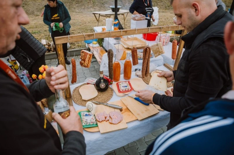 Nyárádszereda Szállás | Motel (K0409-30) A kép szerzői jogvédelem alatt állhat. Javasolt a kapcsolatfelvétel a jog tulajdonossal.