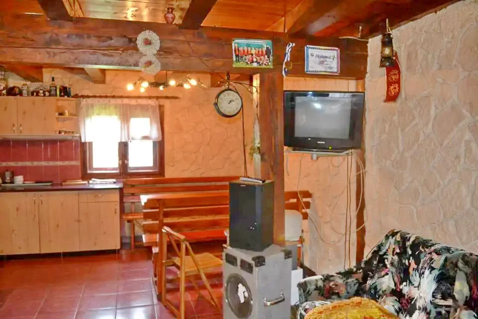Cazare Bulz - Cabana Lorau | Remetelórév - Lorau Turistaház. Imaginea poate fi supusă drepturilor de autor. Se recomandă contactarea titularului drepturilor.